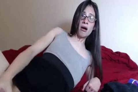 Nerdy Trap discharges love juice In Own Face