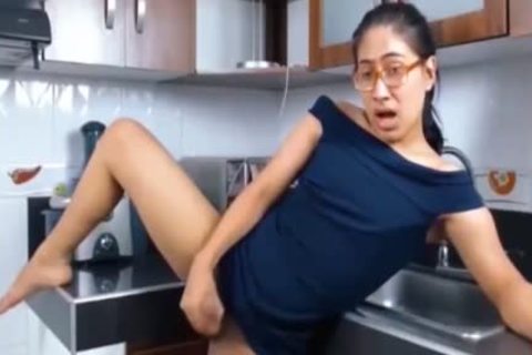 pretty latin chick ladyman Monstercock Cumming cam