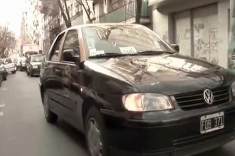 Petite lady-man Marian Ferrero Sucks Boyfriend In The Backseat