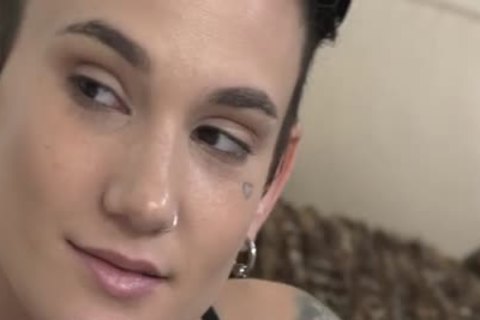 tranny And Two lesbian babes