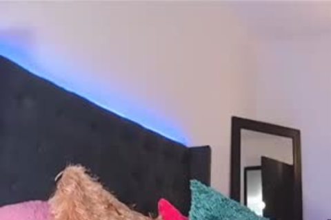 teen lalin girl shemale Masturbating And Smoking On cam Live