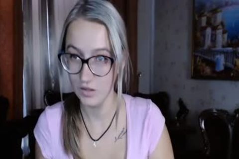 blonde ladyboy Shows Her marangos In Live
